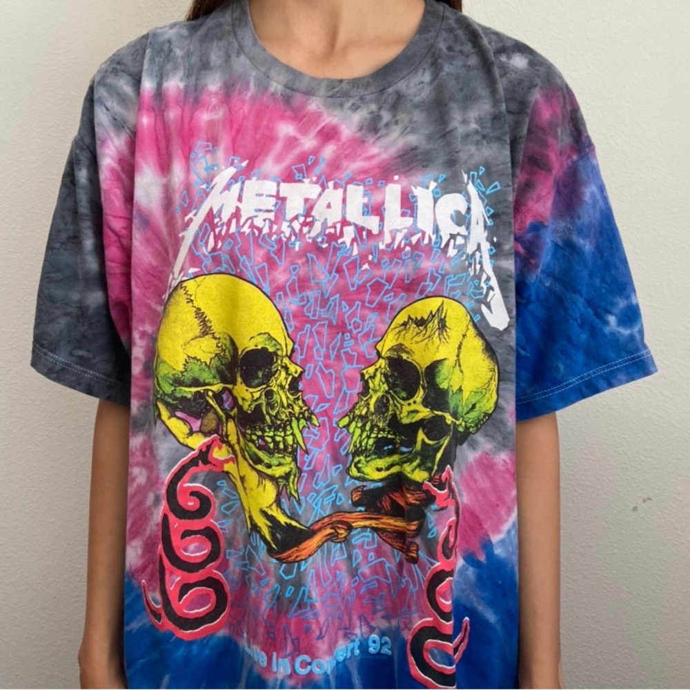 METALLIC Skulls TIE-DYE Short Sleeve Soft T-Shirt Material High Quality NWT - Picture 2 of 3